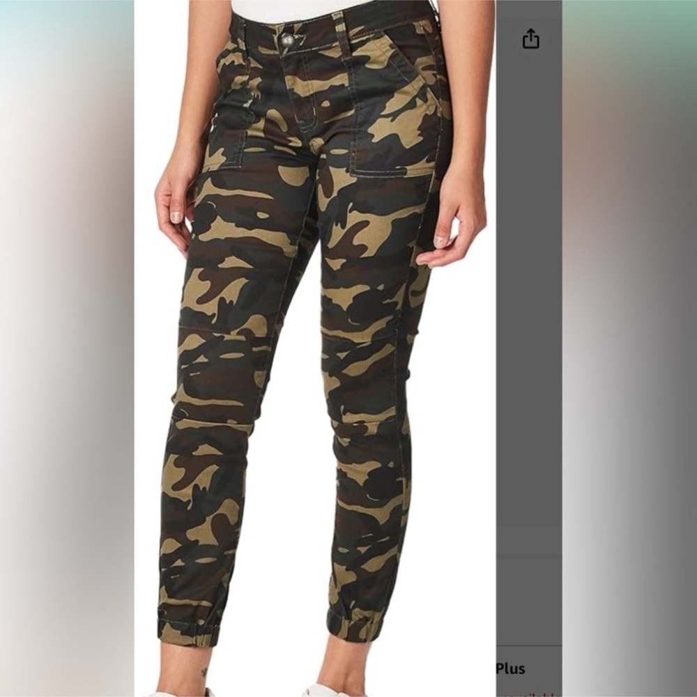 Cover Girl  Camouflage Cargo Pants Sz 3/4 jeans